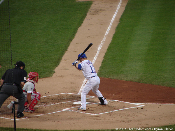 Mike Fontenot takes a ball