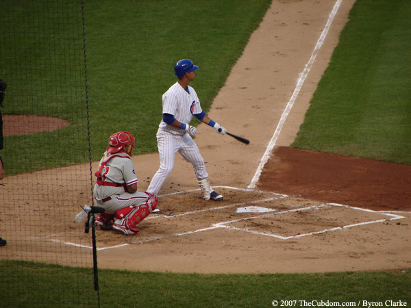 Ronny Cedeno digs in