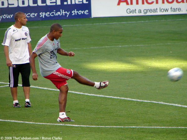 Andy Herron shoots during warm-ups