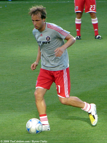 Justin Mapp dribbles in warm-ups